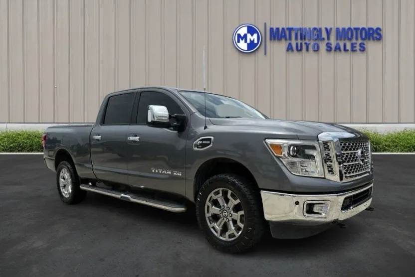 2019 Nissan Titan SL photo 1