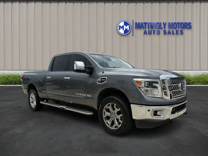 2019 Nissan Titan SL photo 1