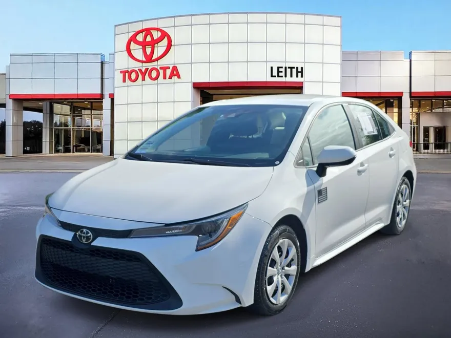 2022 Toyota Corolla LE photo 1