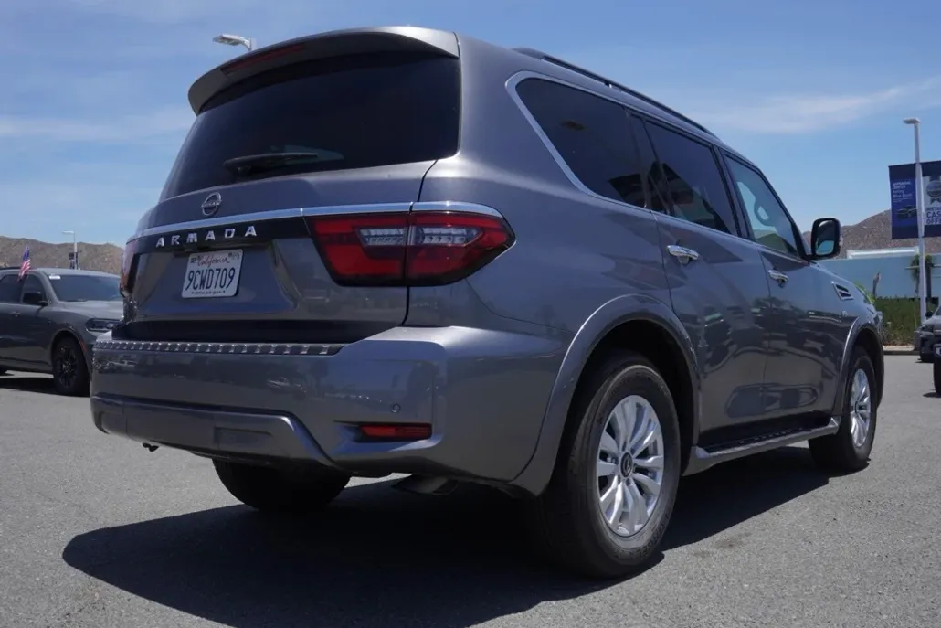 2022 Nissan Armada SV photo 1