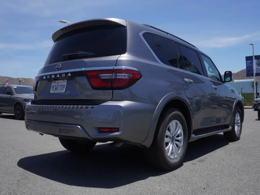 2022 Nissan Armada SV photo 1