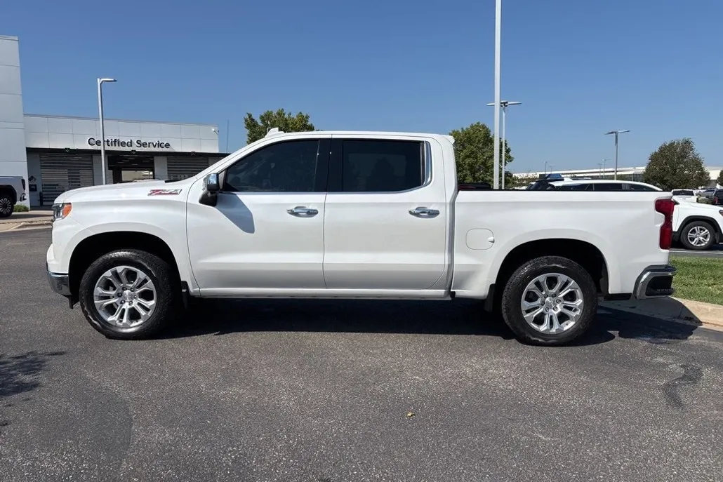 2023 Chevrolet Silverado 1500 LTZ photo 1