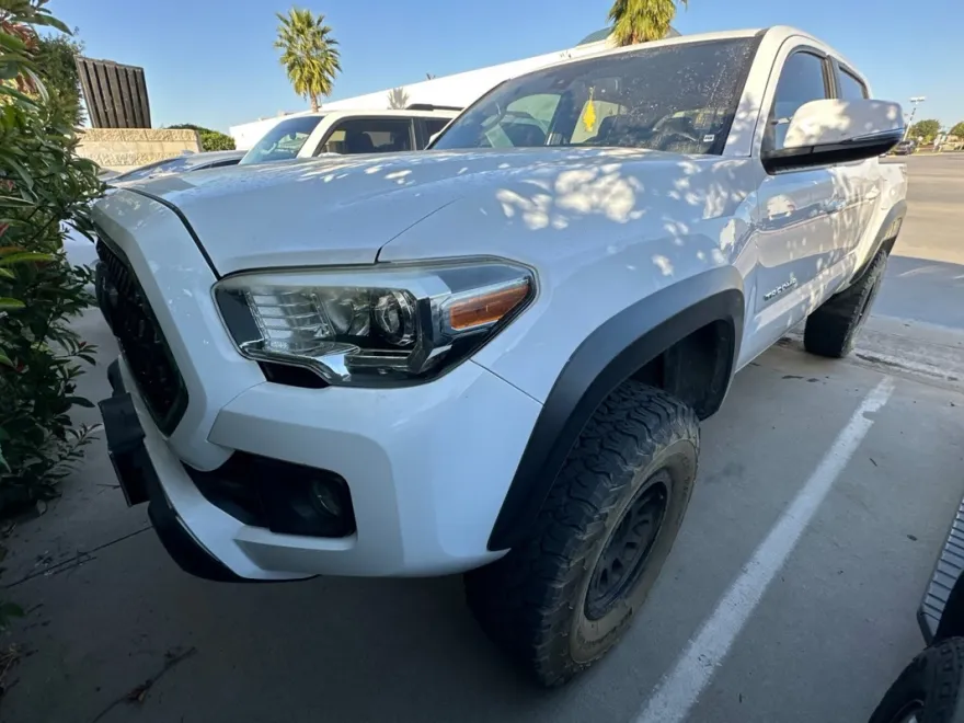 2018 Toyota Tacoma SR5 photo 1