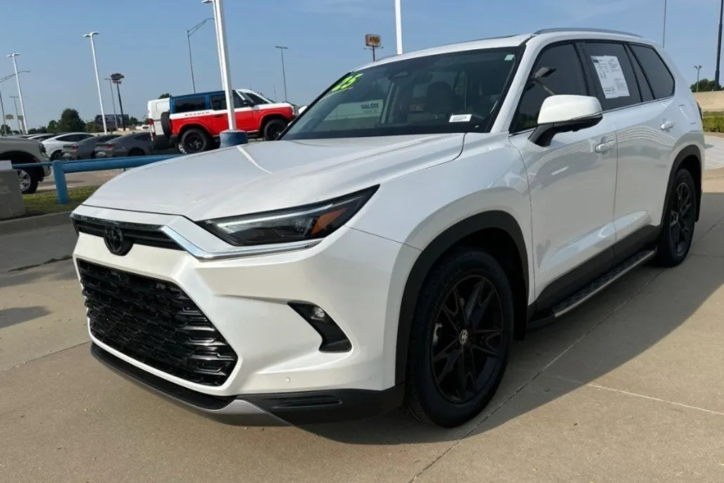 2025 Toyota Grand Highlander Hybrid Limited Sport photo 1