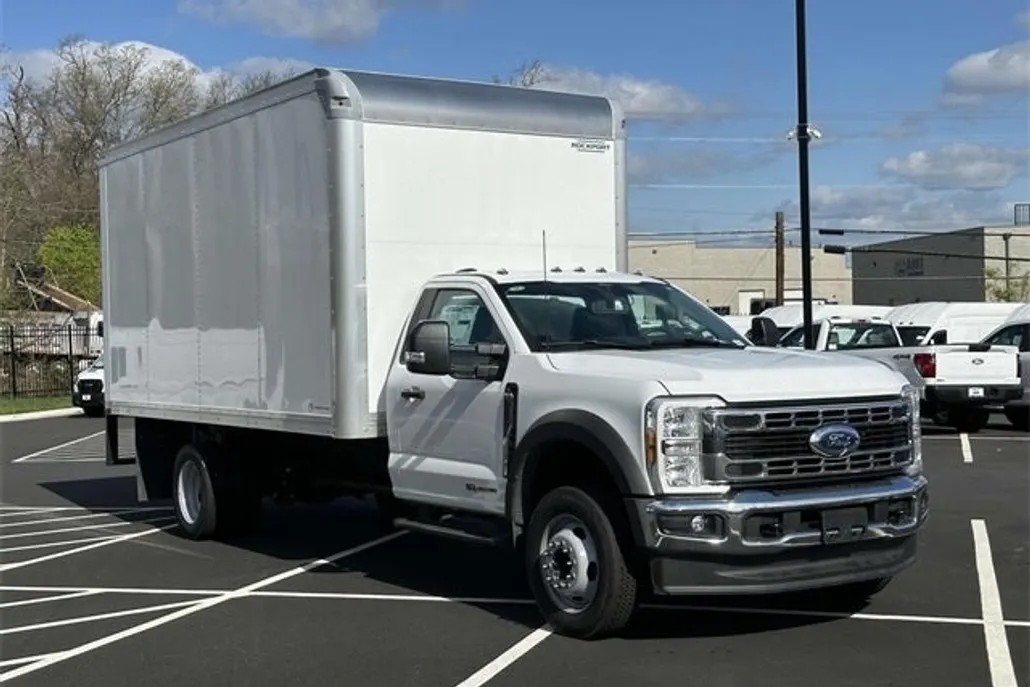 2025 Ford F-550 photo 1