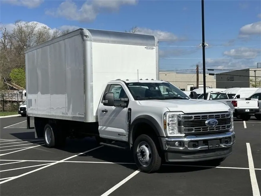 2025 Ford F-550 photo 1