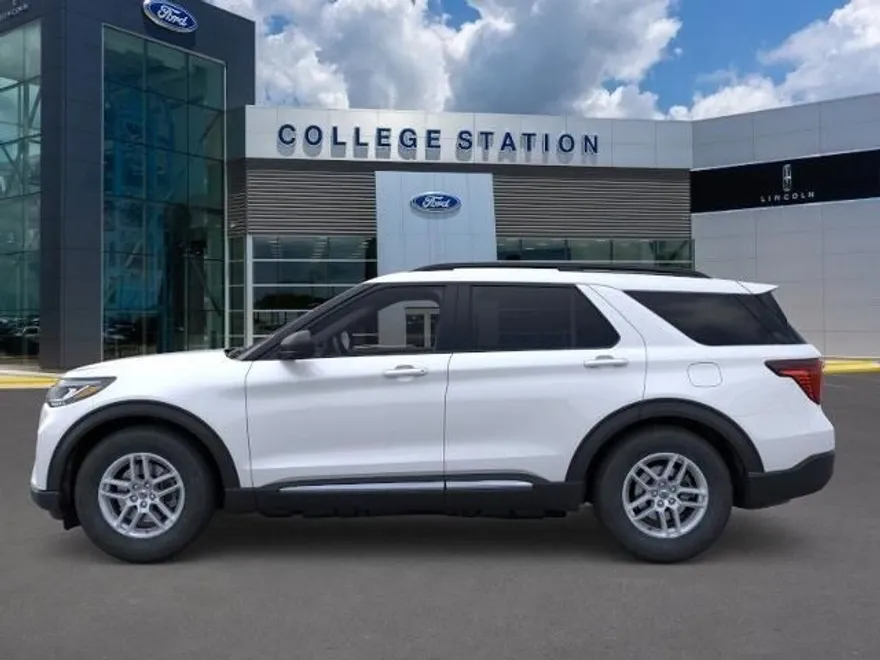 2025 Ford Explorer photo 1