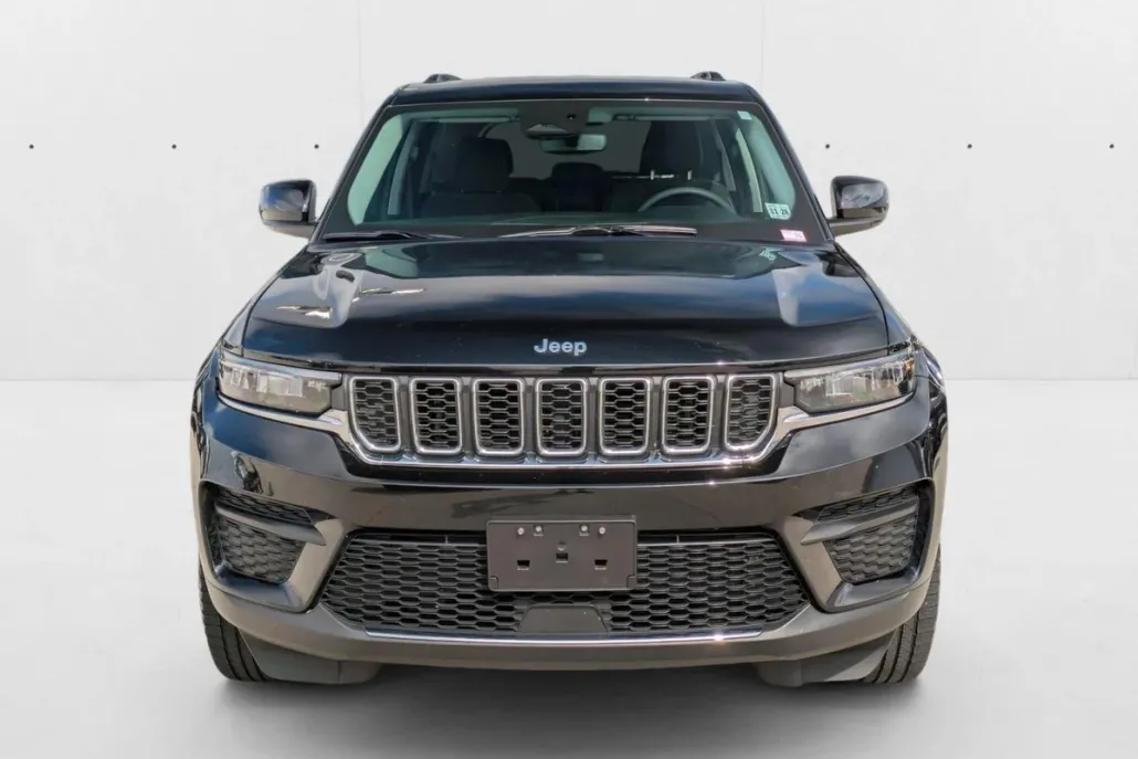 2023 Jeep Grand Cherokee Laredo photo 1
