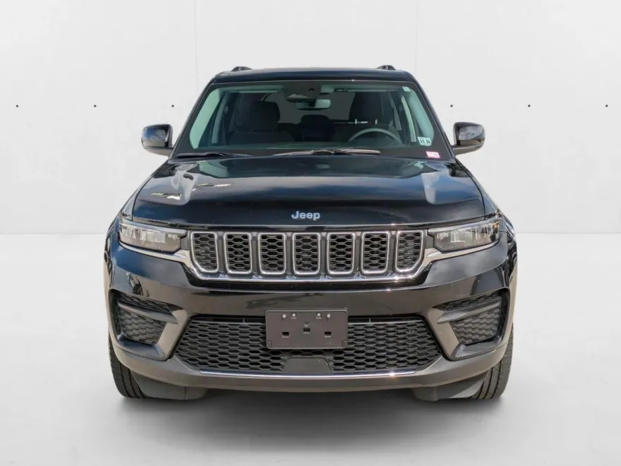 2023 Jeep Grand Cherokee Laredo photo 1