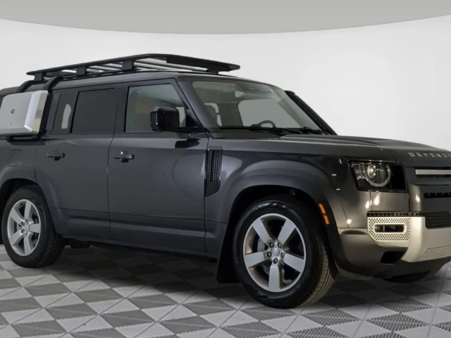 2023 Land Rover Defender 130 First Edition photo 1
