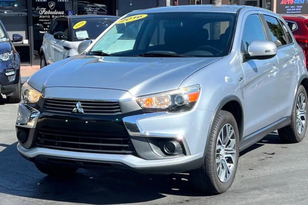 2016 Mitsubishi Outlander Sport ES photo 1
