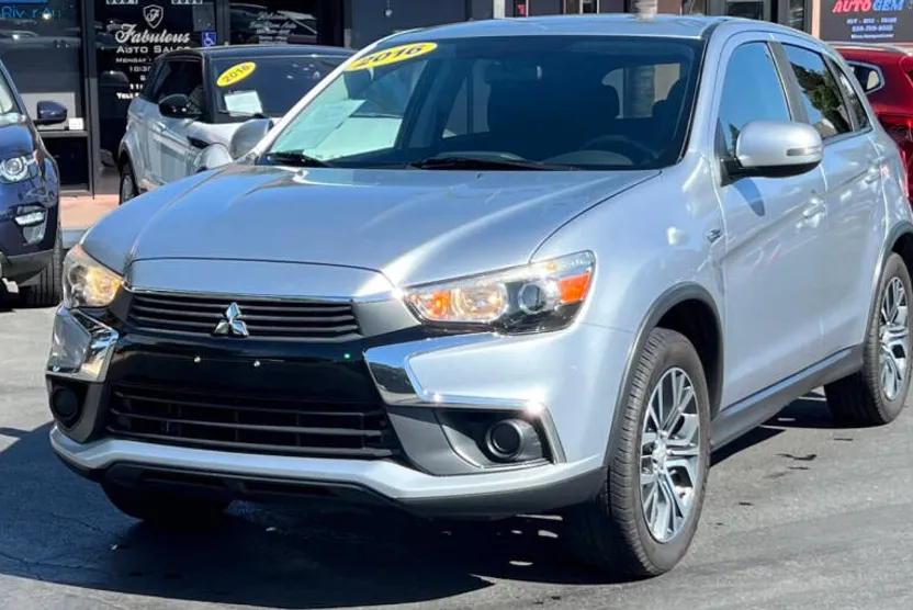 2016 Mitsubishi Outlander Sport ES photo 1