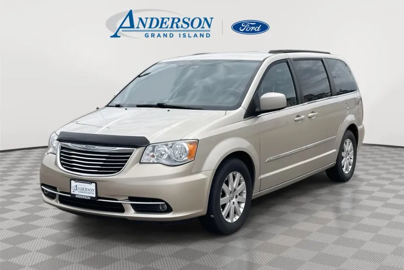 2015 Chrysler Town & Country Touring photo 1