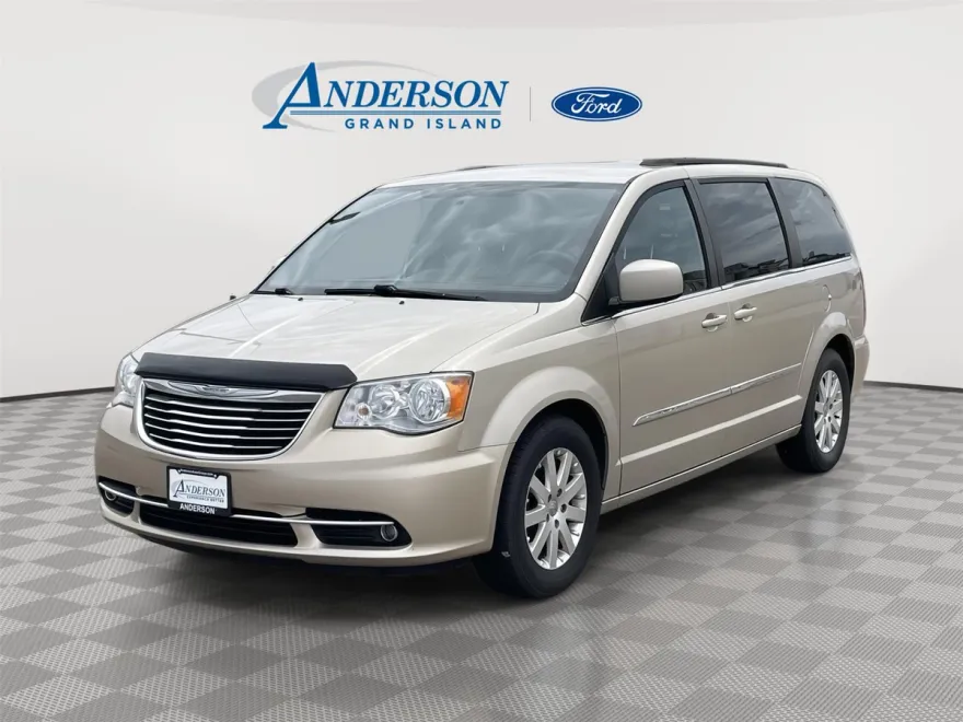 2015 Chrysler Town & Country Touring photo 1
