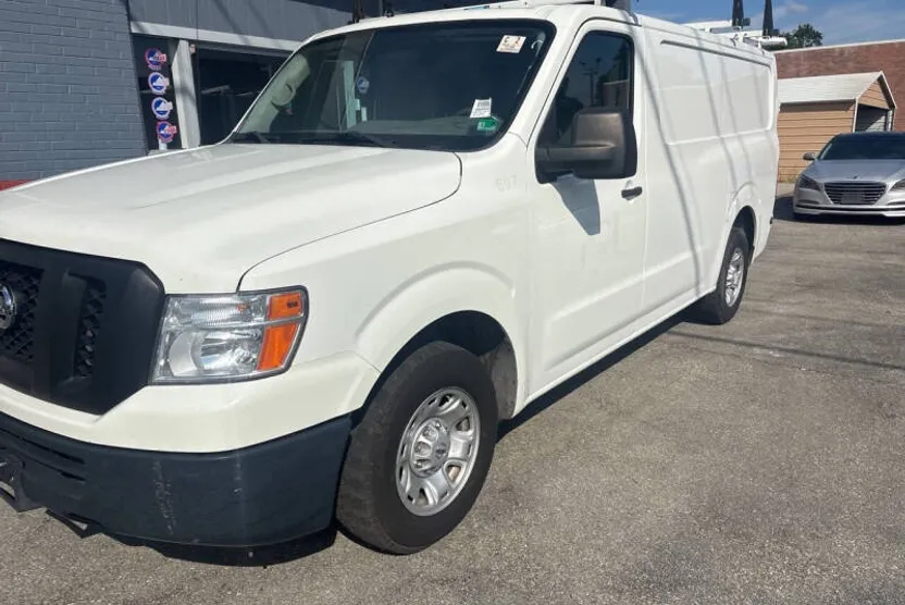 2018 Nissan NV2500 HD S photo 1