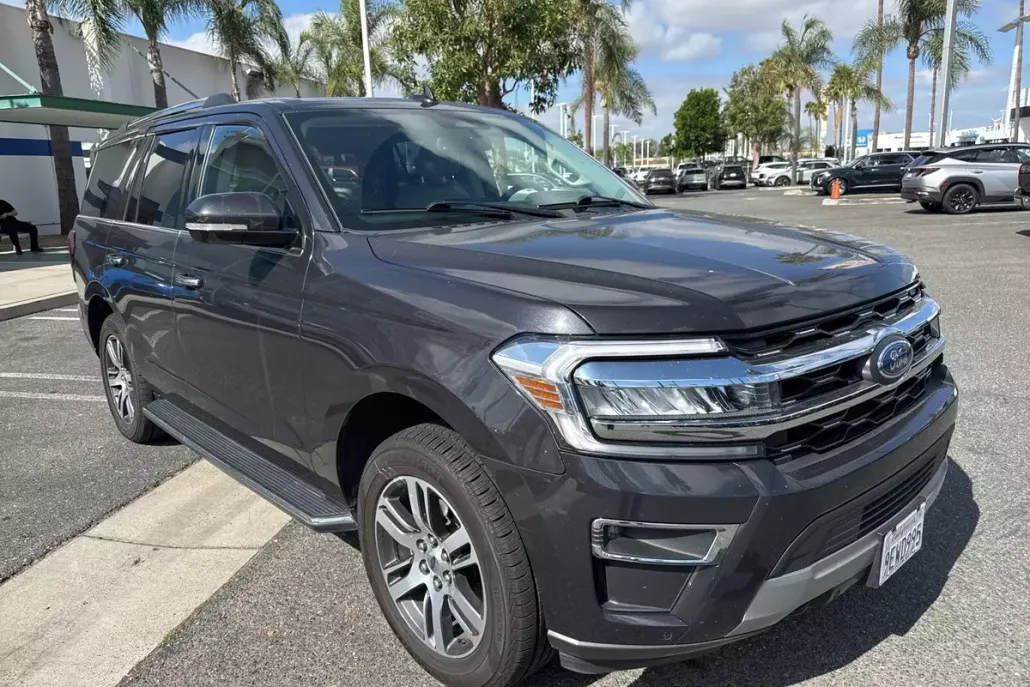 2023 Ford Expedition Limited photo 1
