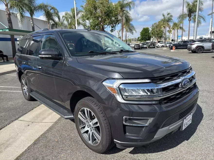 2023 Ford Expedition Limited photo 1