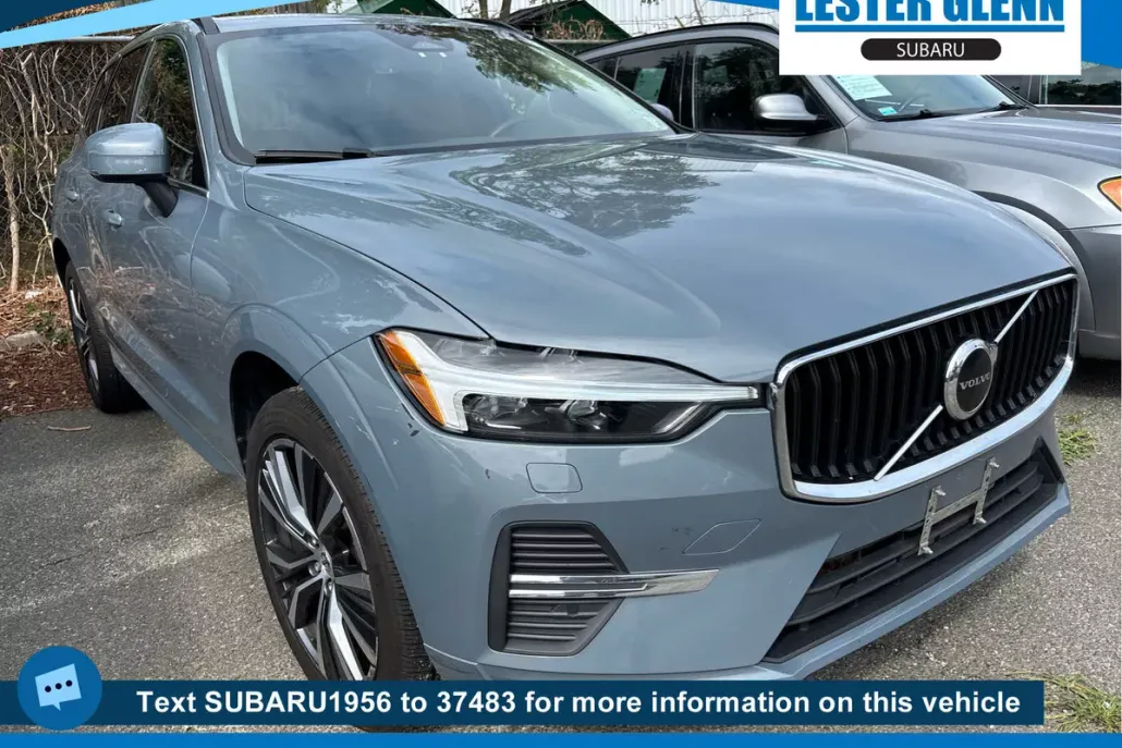 2022 Volvo XC60 B5 Momentum photo 1