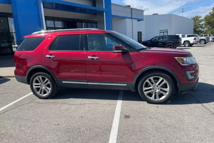2017 Ford Explorer Limited photo 1