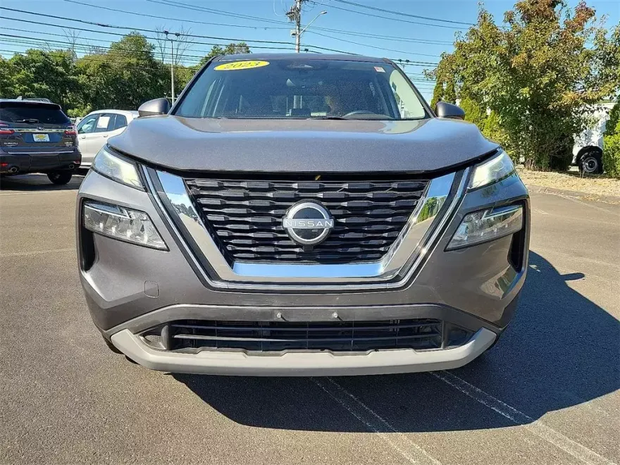 2023 Nissan Rogue SV photo 1