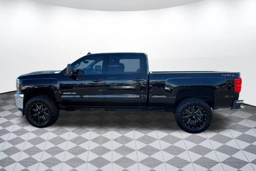 2019 Chevrolet Silverado 2500HD LT photo 1