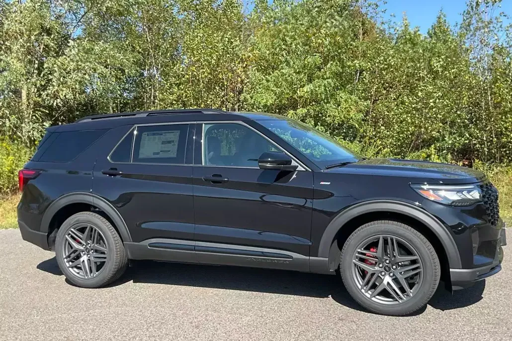 2025 Ford Explorer ST-Line photo 1