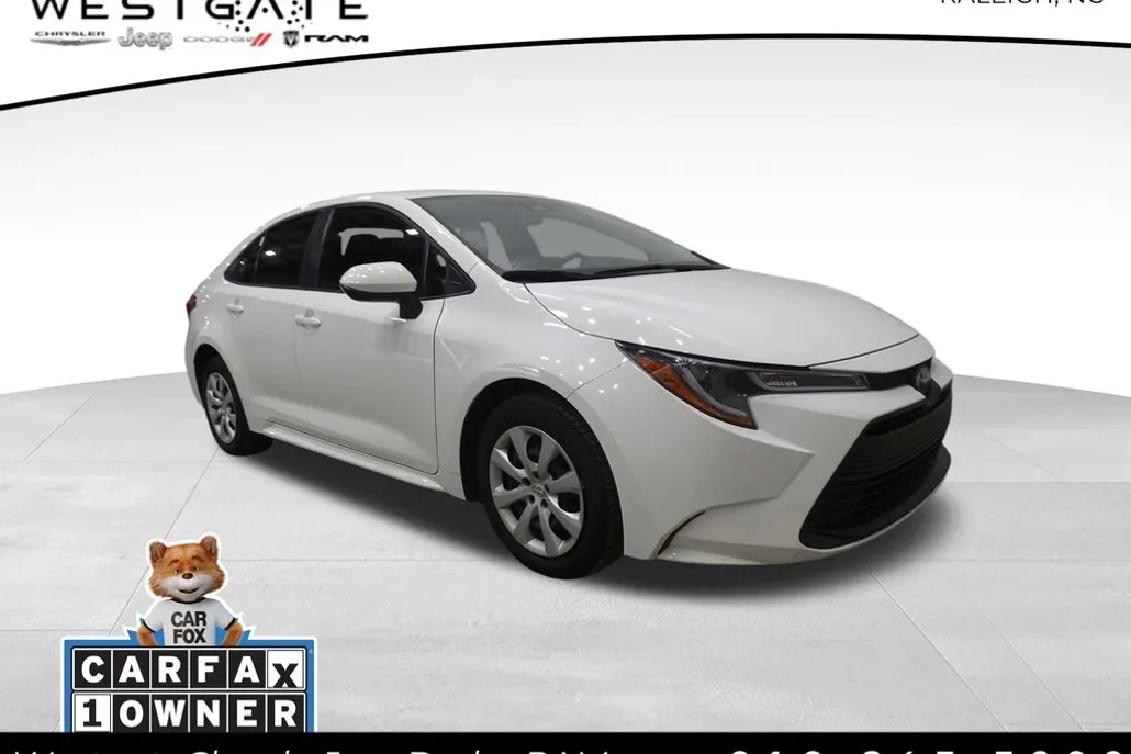 2023 Toyota Corolla LE photo 1