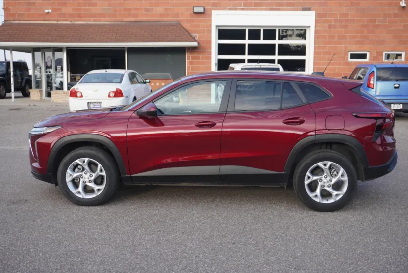2024 Chevrolet Trax LS photo 1