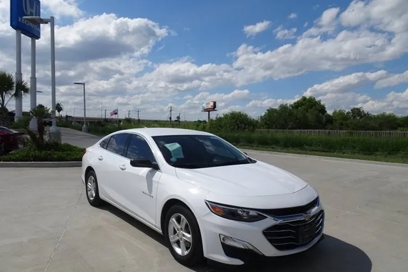 2022 Chevrolet Malibu LS photo 1