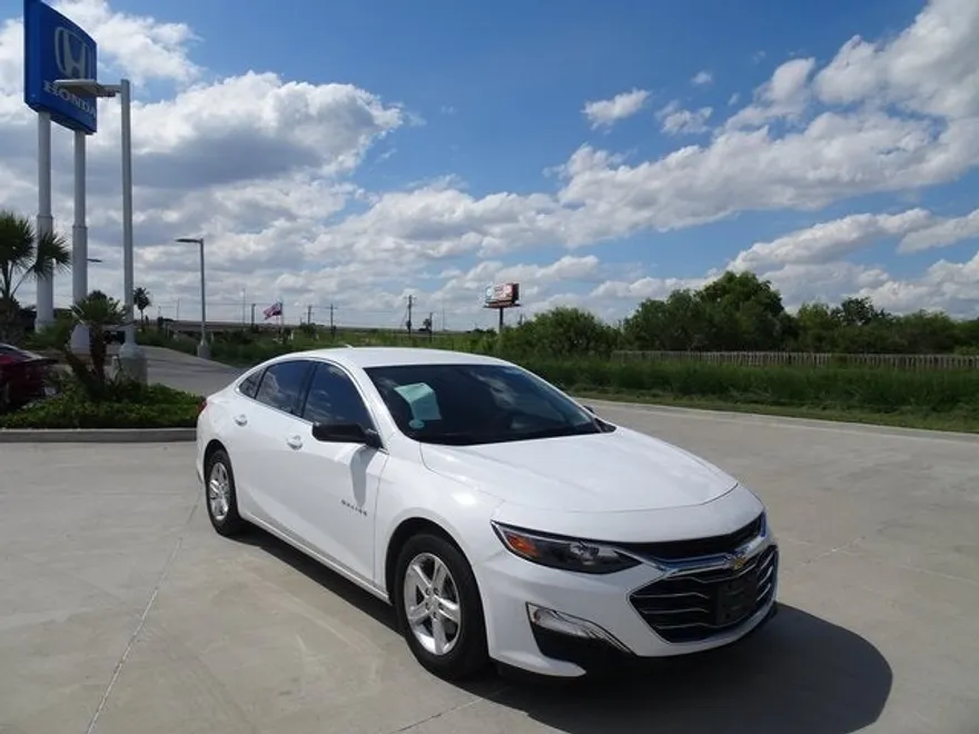 2022 Chevrolet Malibu LS photo 1