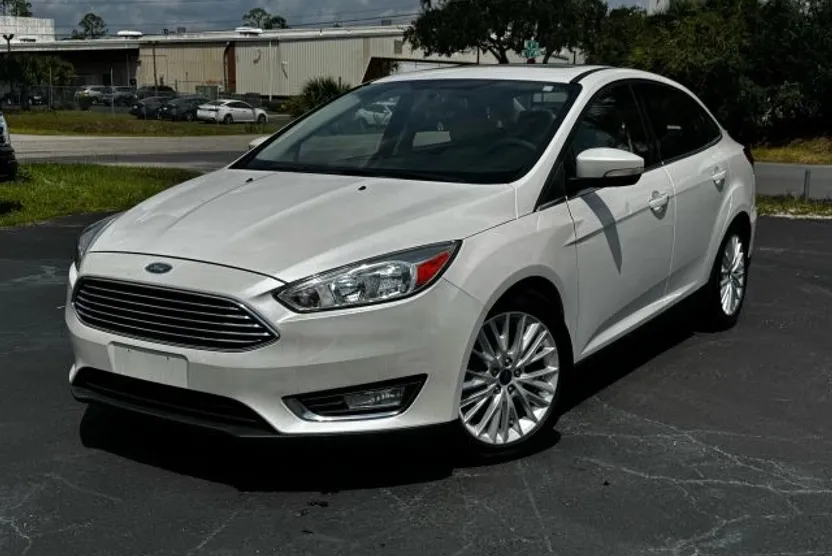 2018 Ford Focus Titanium Sedan photo 1