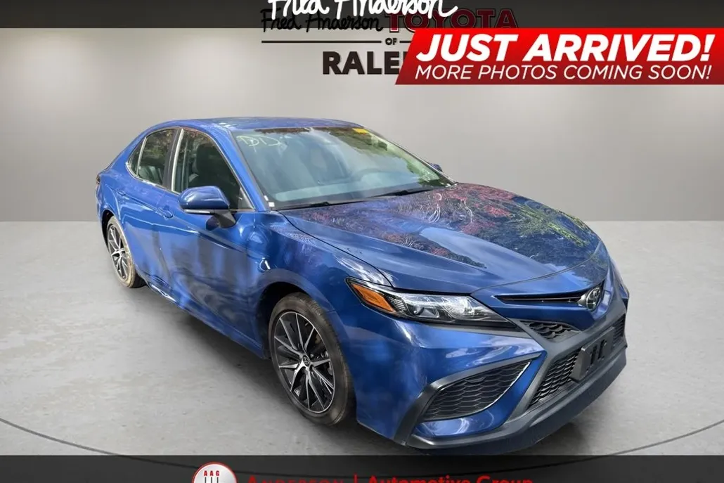2024 Toyota Camry SE photo 1