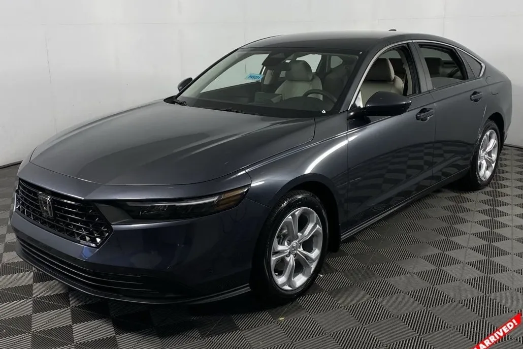 2025 Honda Accord LX photo 1