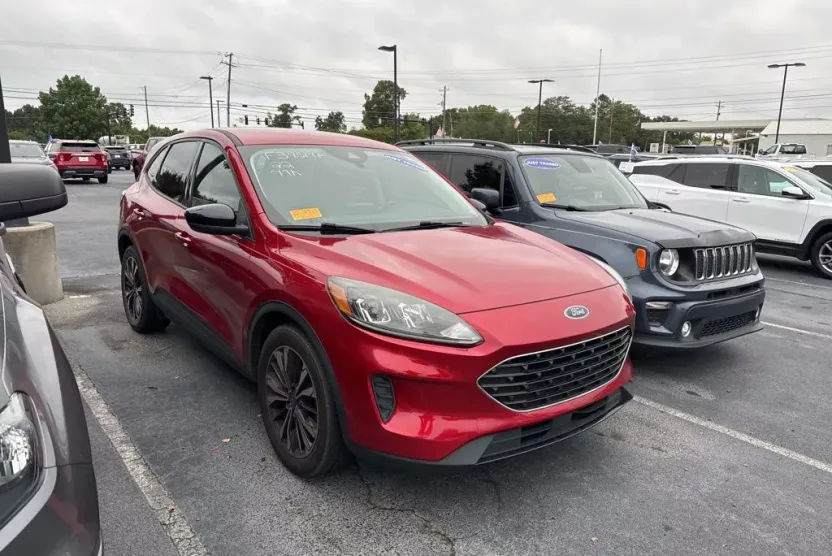 2022 Ford Escape SE Sport photo 1