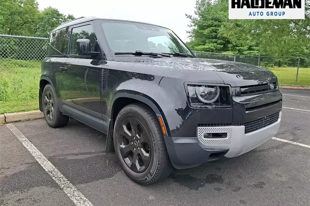 2023 Land Rover Defender 90 S photo 1