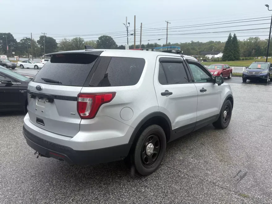 2016 Ford Explorer photo 1