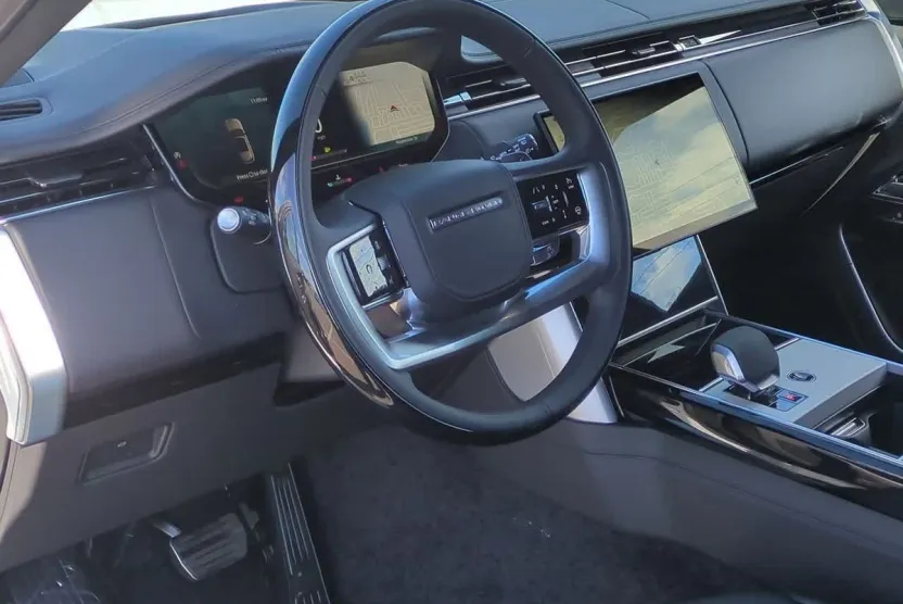 2025 Land Rover Range Rover SE photo 1