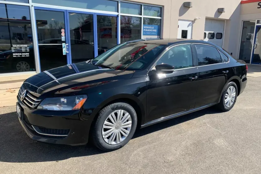 2015 Volkswagen Passat S photo 1