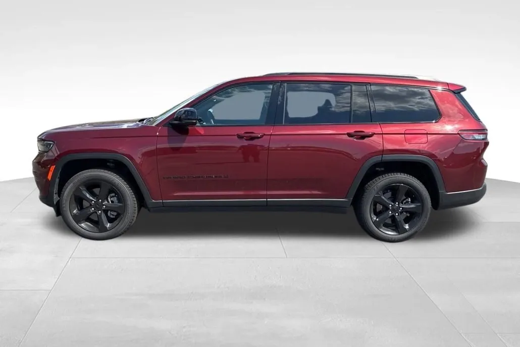 2023 Jeep Grand Cherokee Altitude photo 1