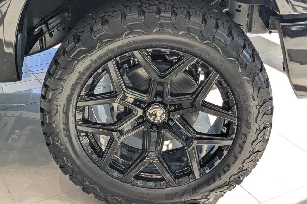 2025 Ford F-150 Lariat photo 1