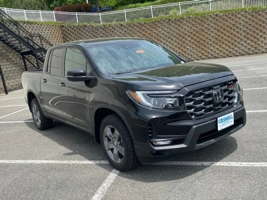 2025 Honda Ridgeline TrailSport photo 1