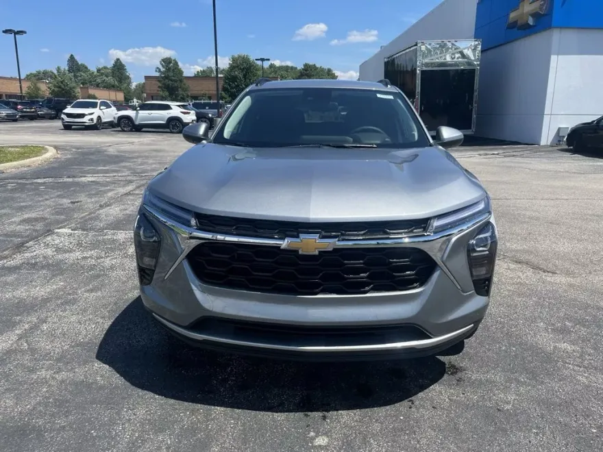 2025 Chevrolet Trax LT photo 1