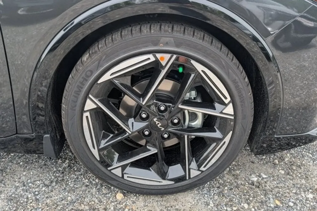 2025 Kia K4 GT-Line photo 1