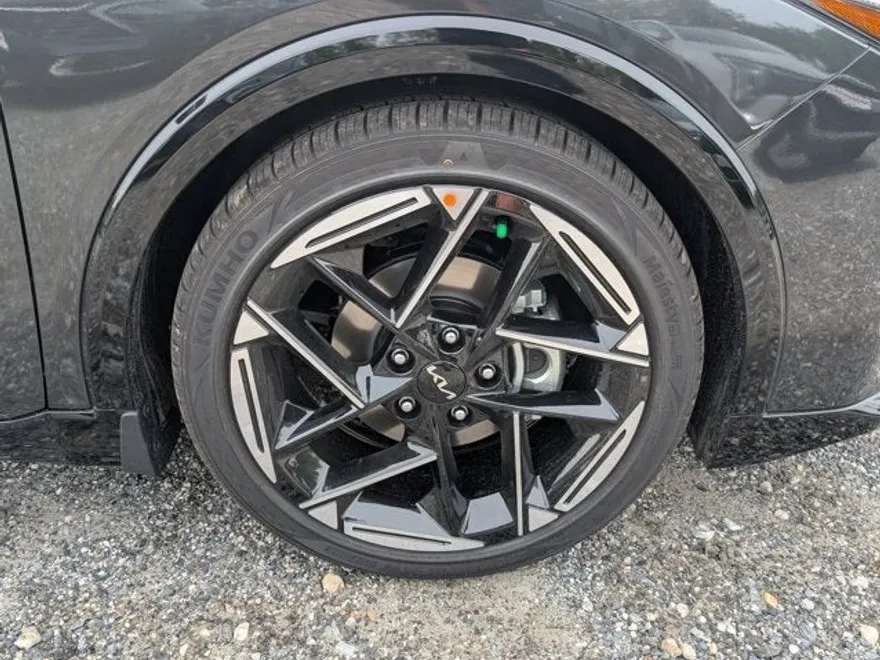 2025 Kia K4 GT-Line photo 1