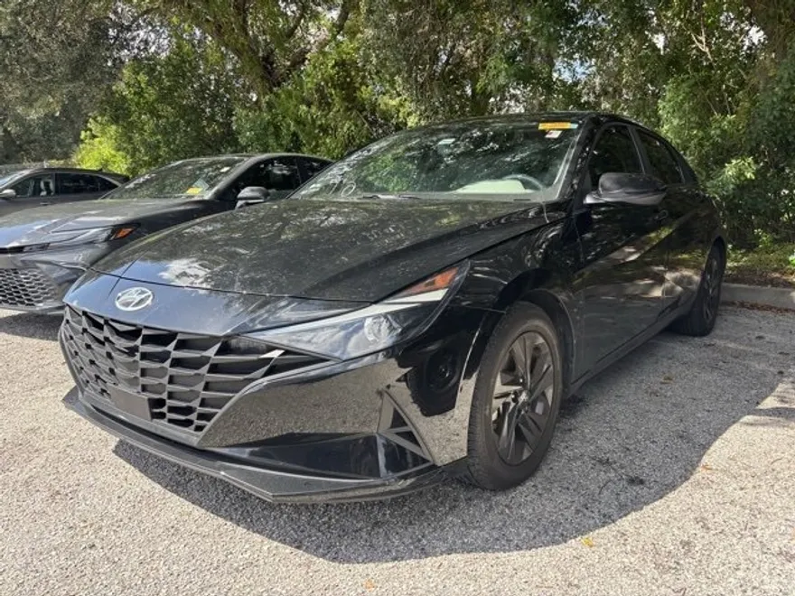 2022 Hyundai Elantra SEL Convenience photo 1