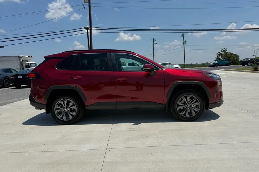 2024 Toyota RAV4 Hybrid XLE Premium photo 1
