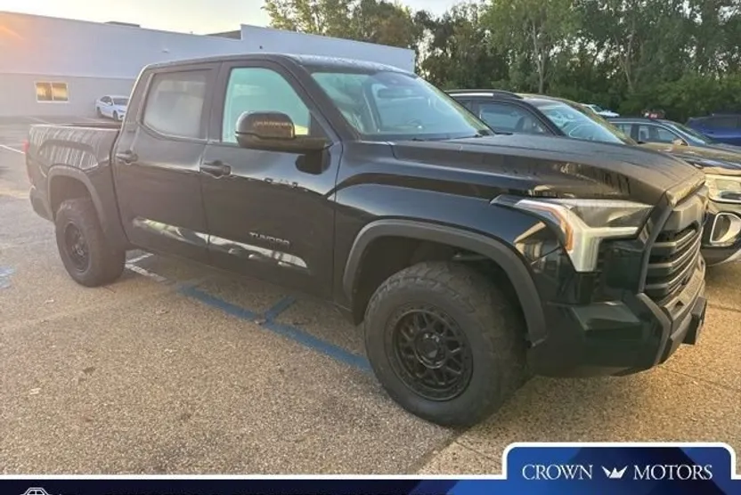 2024 Toyota Tundra SR5 photo 1