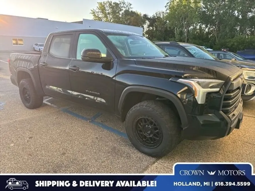 2024 Toyota Tundra SR5 photo 1