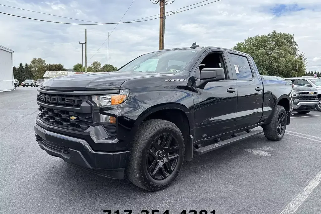 2023 Chevrolet Silverado 1500 Custom photo 1