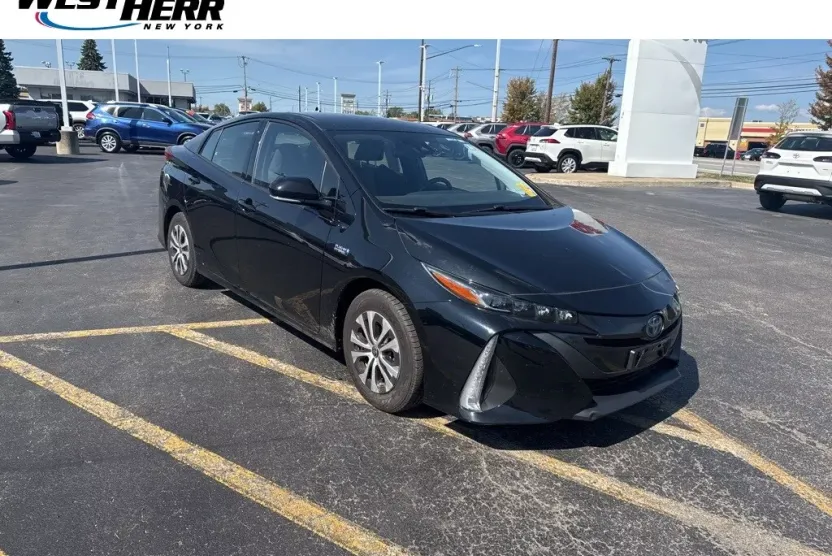 2020 Toyota Prius Prime LE photo 1